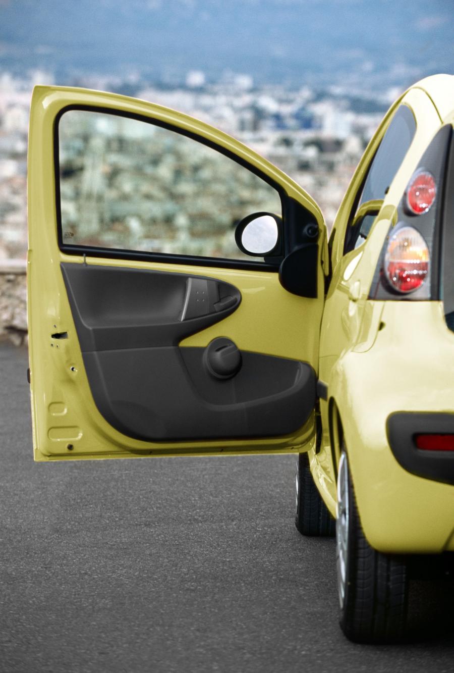  Citroen C1 3-Door 2012 года  (фото 52 из 80)